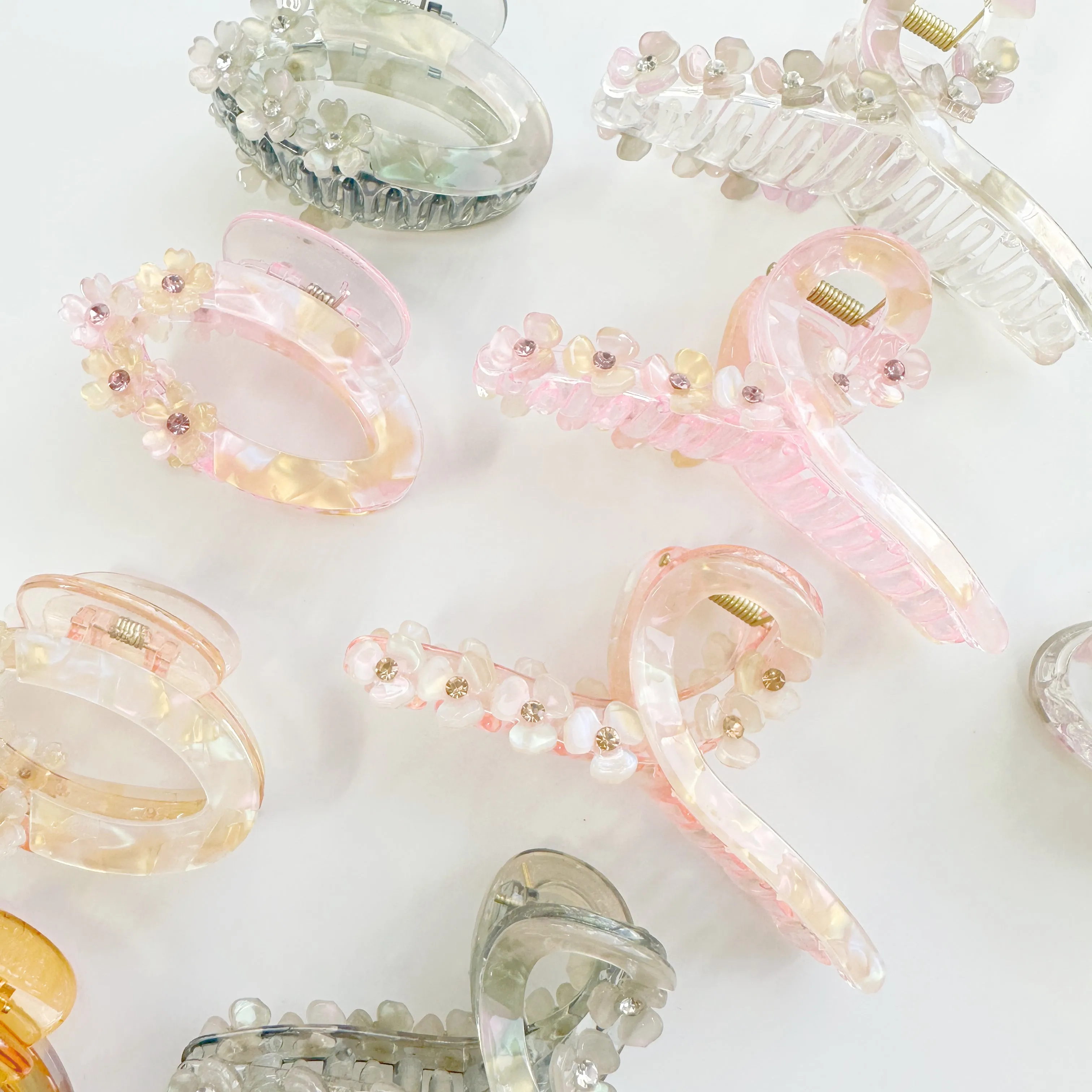 Delicate Floral Claw - Pink