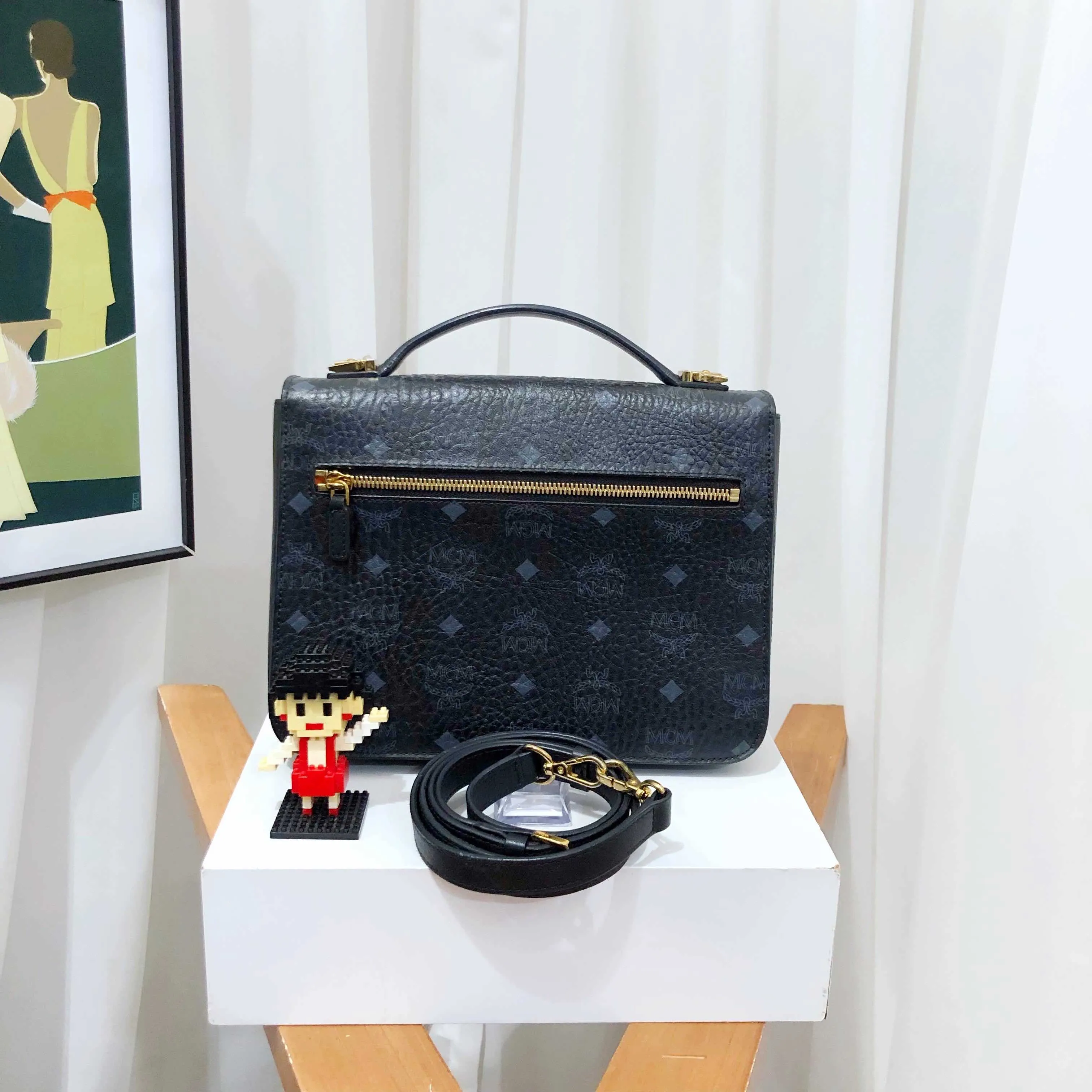 MCM Leder Black Visetos Lock Shoulder Bag Compact Size