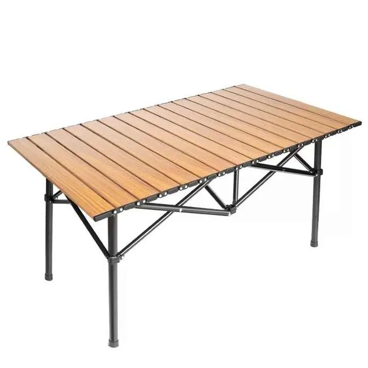 Picnic tables . طاولات الرحلات