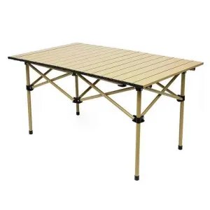 Picnic tables . طاولات الرحلات