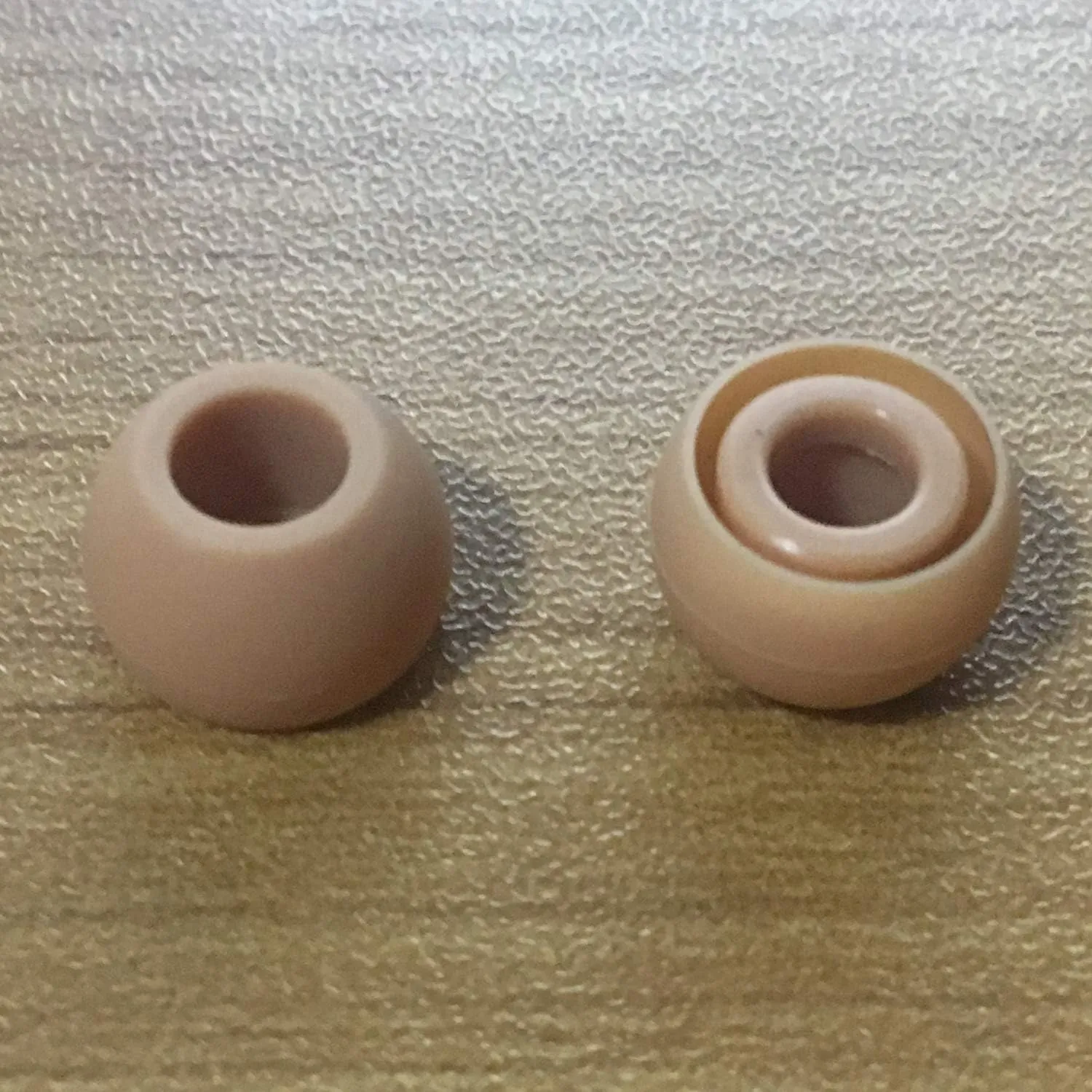 Replacement Silicone Earbuds Ear Tips Eargels Buds Set Compatible with Beats Powerbeats 3 Powerbeats 2 Wireless in-Ear Earphones (4 Pairs/Gold)